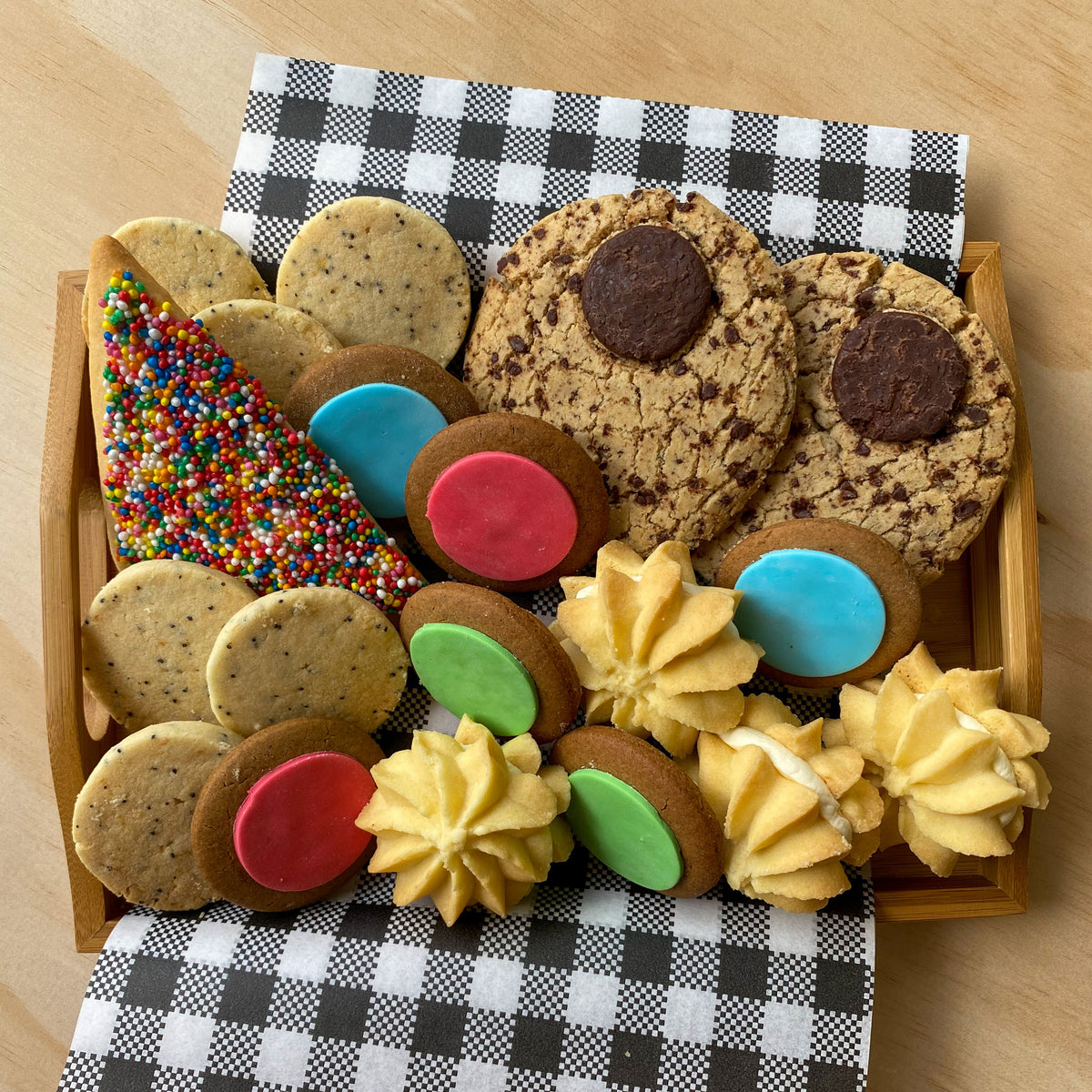 Biscuit Baskets Dot Chocolate